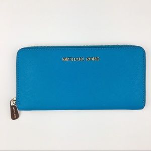 Michael Kors Zip Wallet